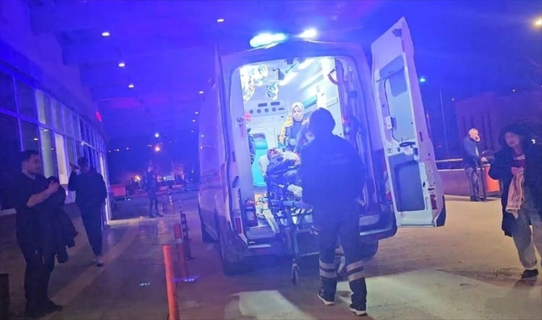 Çorum’da bir kadın, arkadaşının boşanma aşamasındaki eşi tarafından bıçakla yaralandı