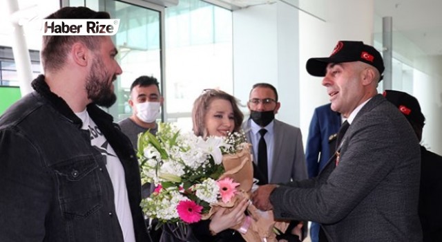 Pençe-Şimşek operasyonu gazisi,havalimanında karşılandı