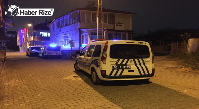 silahını kurcalayan kişi kendini ve arkadaşını yaraladı