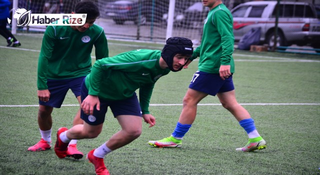 Rizespor'un beyin kanaması geçiren genç futbolcusu sahalara döndü