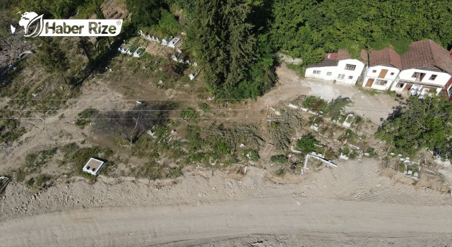 Selde köy camisinin yıkılması ve suyun mezarlığa zarar verme anı kamerada