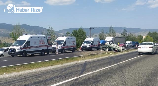 Devrilen otomobildeki 5 kişi yaralandı