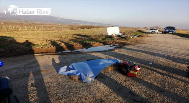 Midibüsle çarpışan motosikletin sürücüsü hayatını kaybetti