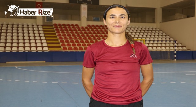 Perihan öğretmen, hokeyde ay-yıldızlı formayı tutkuyla giyiyor: