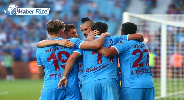 Trabzonsporlu Bartra, golü sonrası sevinç yaşayan küçük taraftarla bir araya geldi