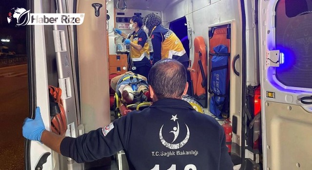 Ambulans yaşlı kadına çarptı