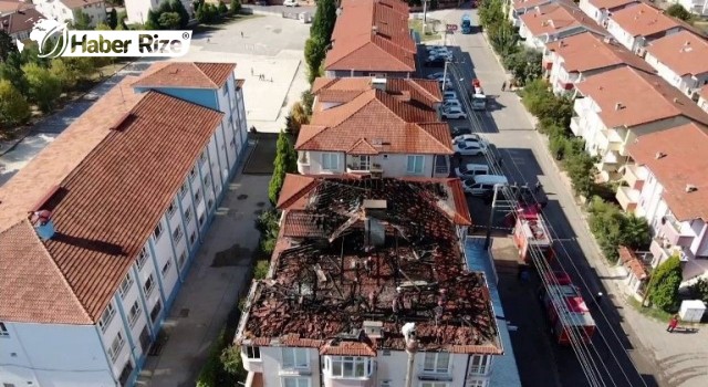 Sakarya'da bir apartmanın çatısı yandı
