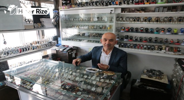 Şenol usta 41 yıldır saatlerin ömrünü uzatıyor