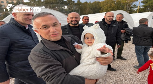 Vali Çeber, Çadır Kenti Ziyaret Etti