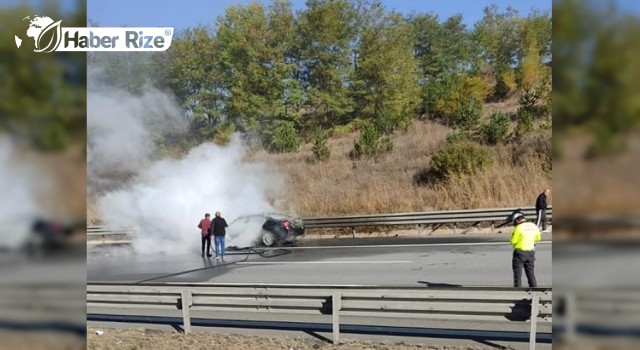 Seyir Halinde Yanan Lüks Otomobil