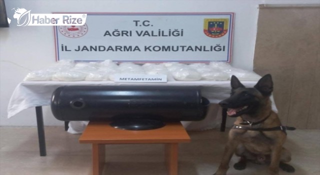 Otomobilin gaz tankında 32 kilo 60 gram uyuşturucu ele geçirildi