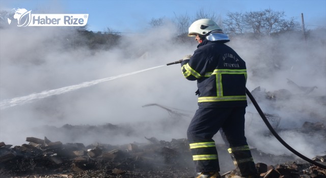Sinop'ta 5 evin zarar gördüğü yangında 2 kişi öldü
