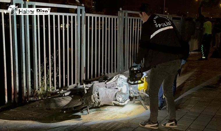 Adana'da kaldırıma çarpan motosikletteki 2 kişi öldü