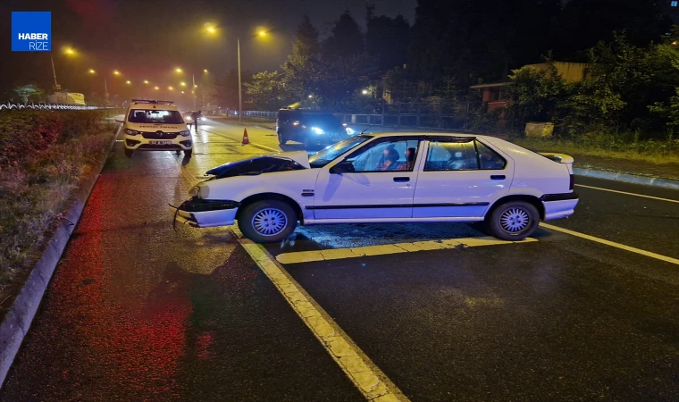 Rize'de iki otomobilin çarpıştığı kazada 4 kişi yaralandı