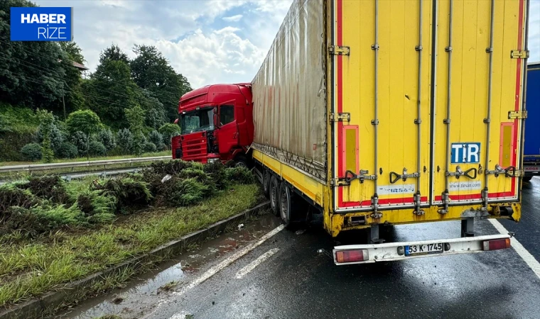 Rize’de tırın refüje çarptığı kazada sürücü yaralandı