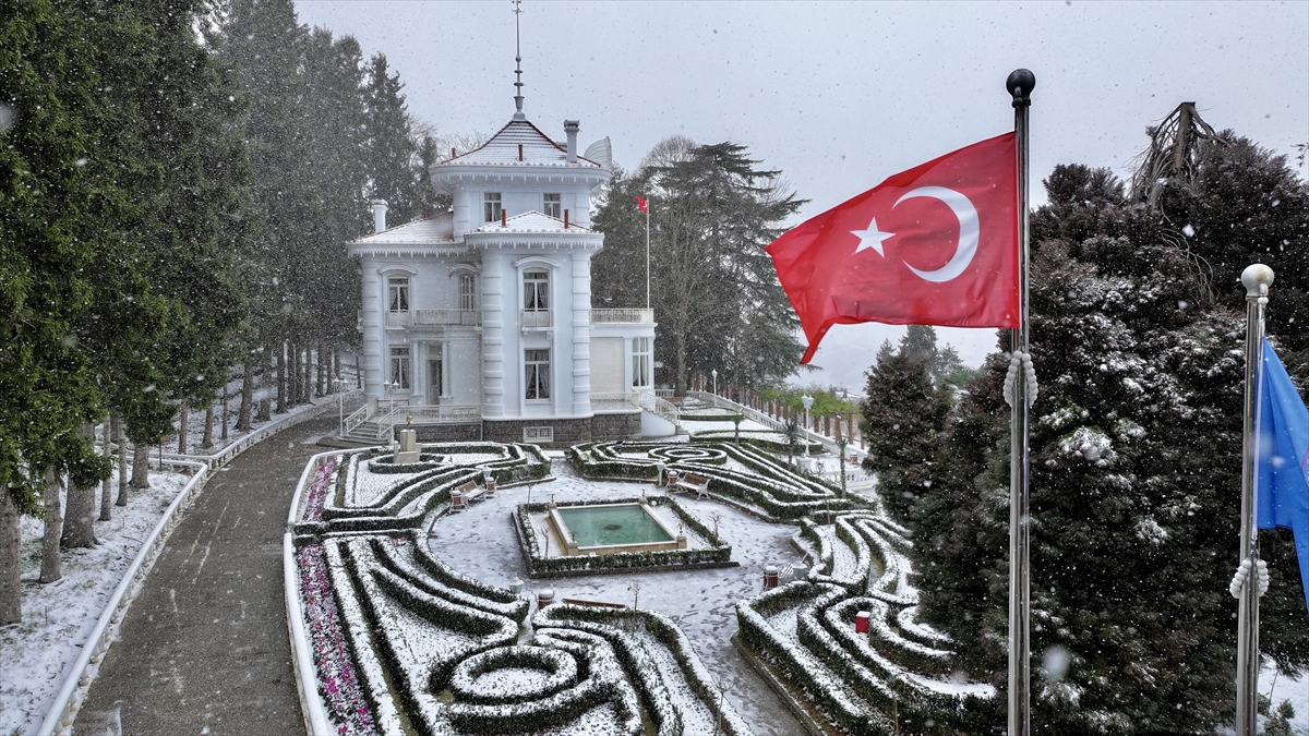 Karadeniz'de kar hayatı olumsuz etkiledi
