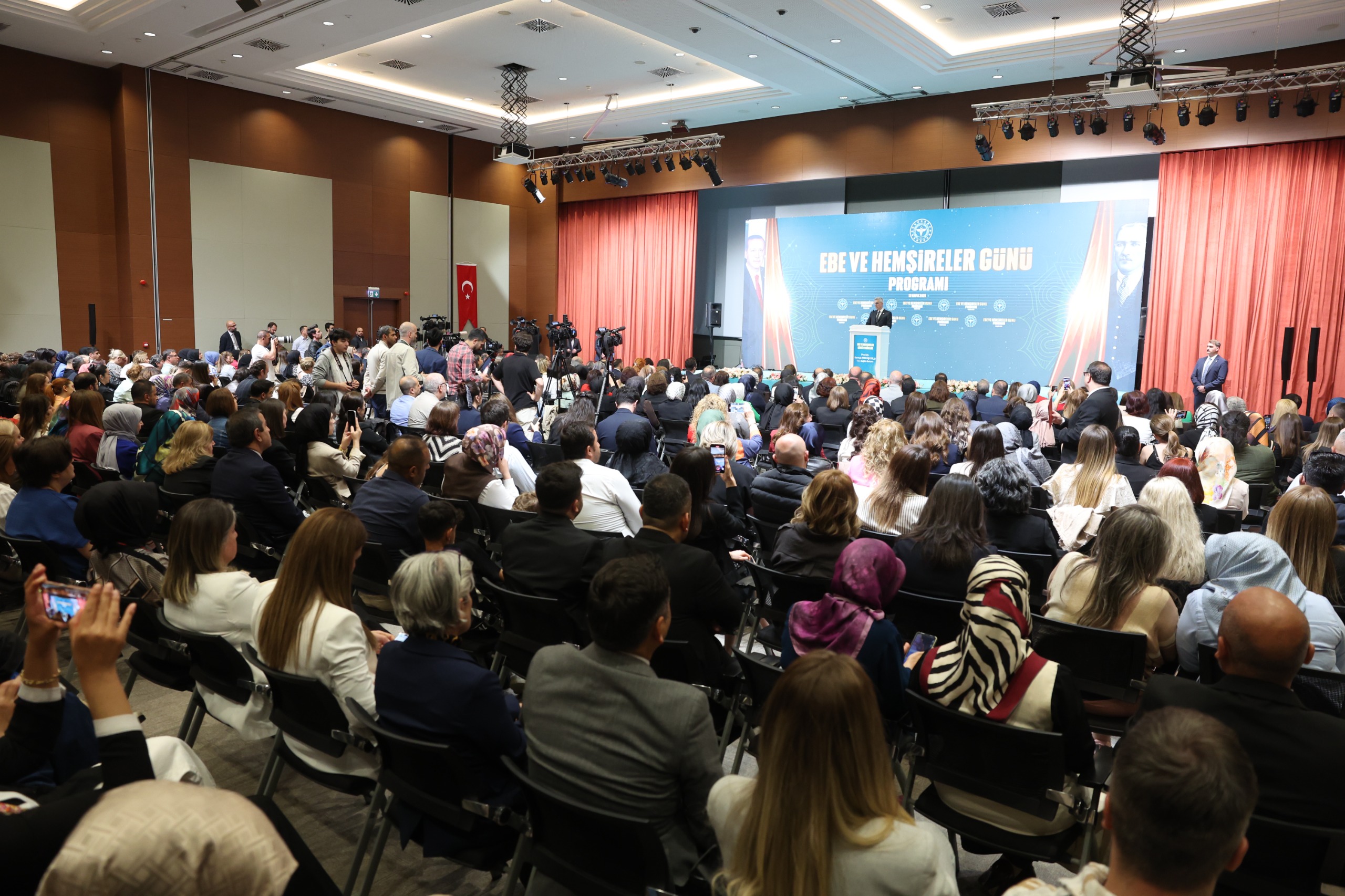 Bakan Memişoğlu, Ebe ve Hemşireler Günü Programı'nda konuştu