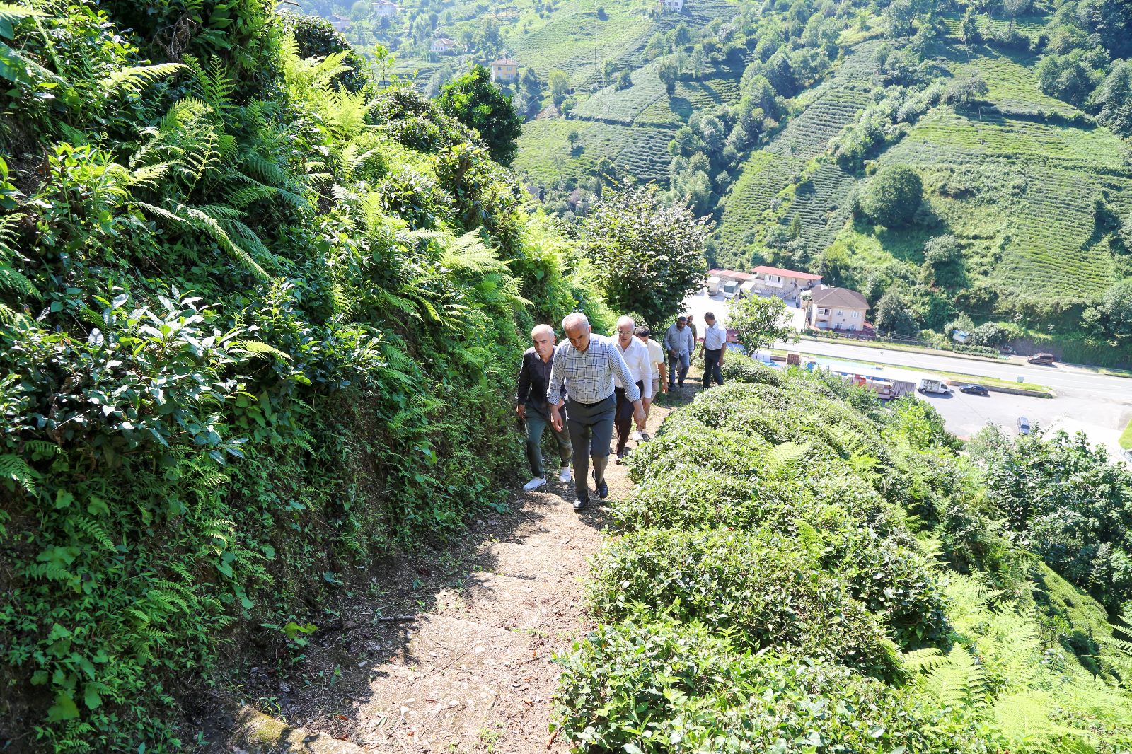 Rahmi Metin Mahalle Ziyaretlerinde Vatandaşlarla Buluştu
