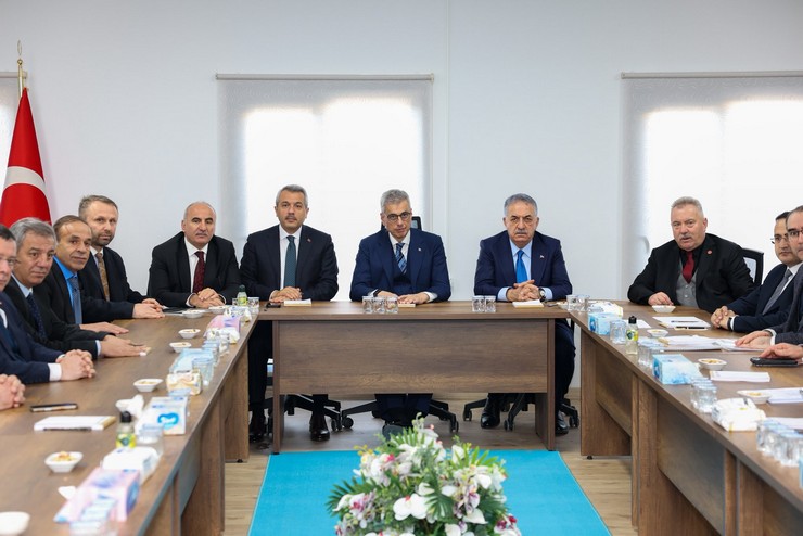 Bakan Memişoğlu Rize Şehir Hastanesi’nde İncelemelerde Bulundu