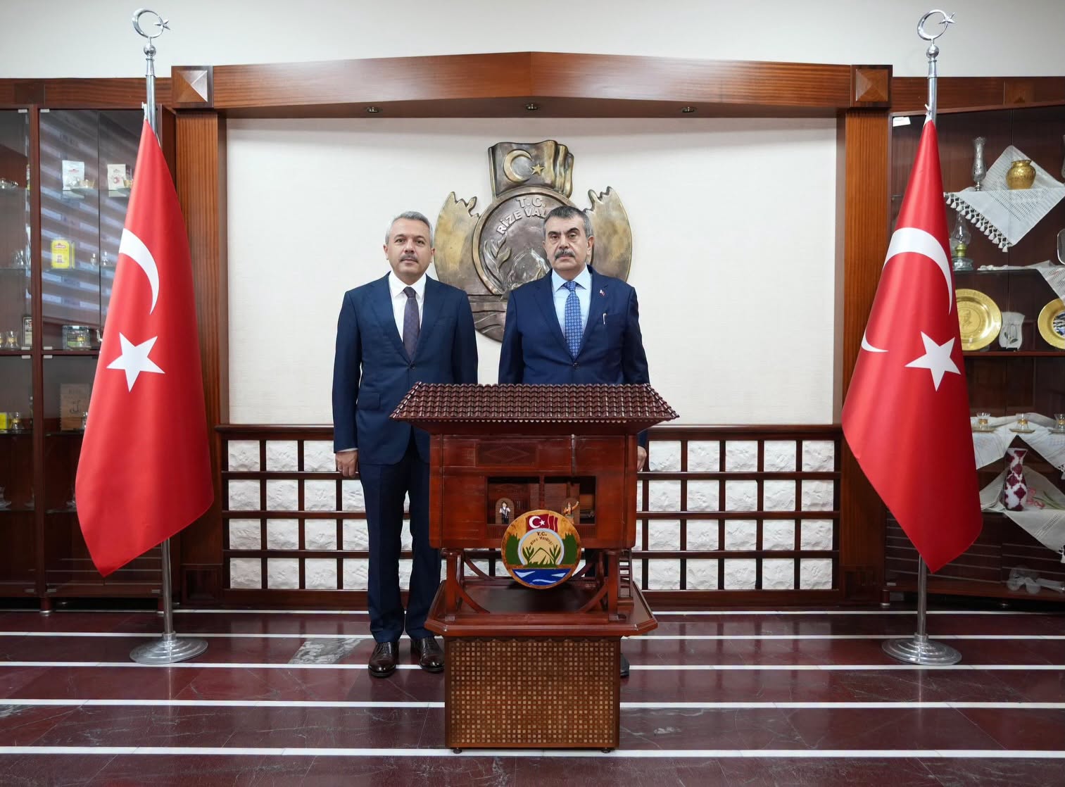 Bakan Tekin, Rize Valiliği’ni ziyaret etti