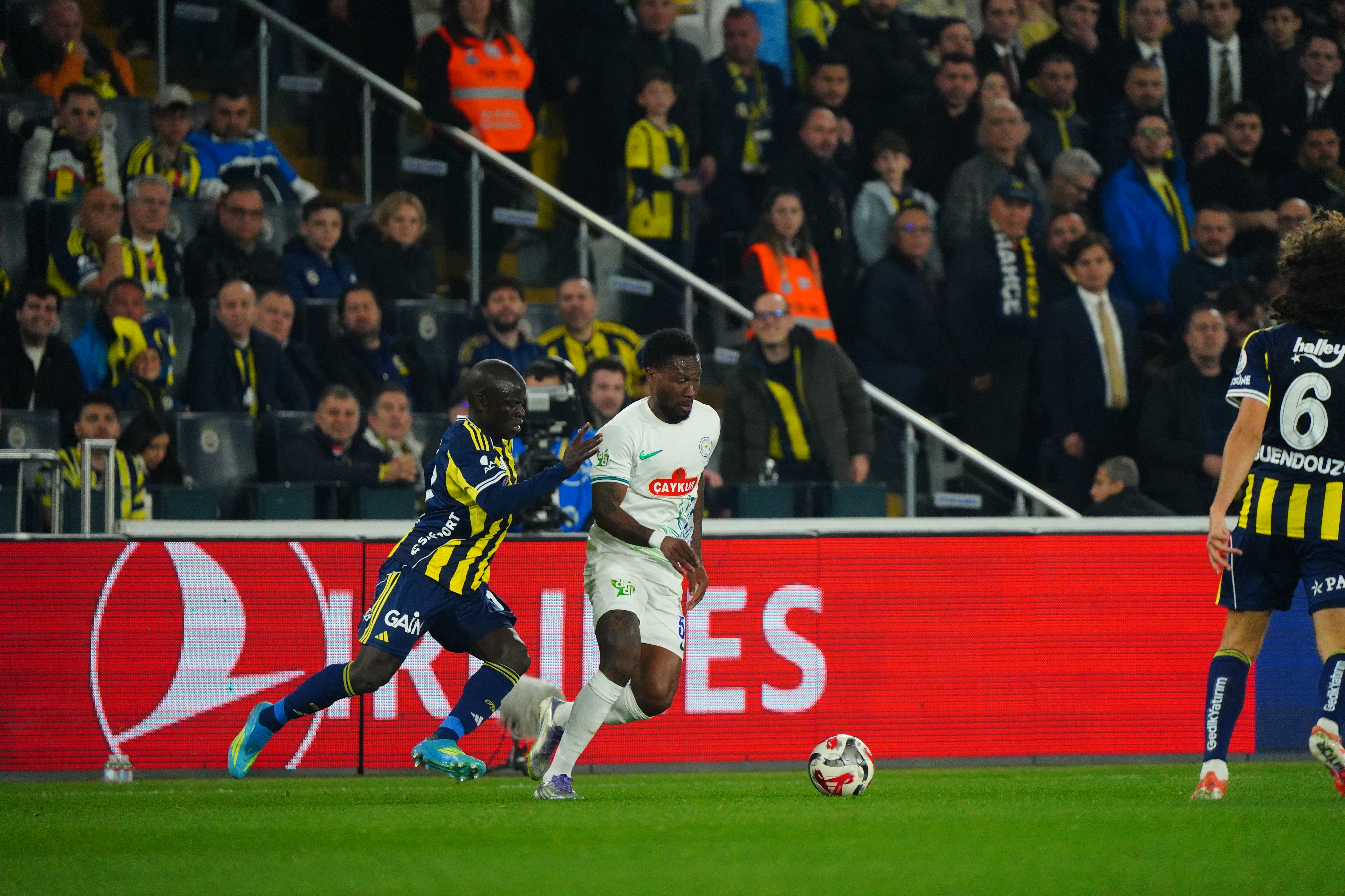 Çaykur Rizespor 10 Kişiyle Fenerbahçe’den 1 Puanı Söktü Aldı