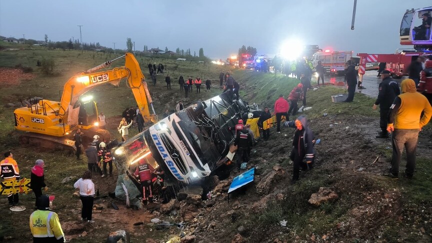 Malatya’da Feci Kaza: Yolcu Otobüsü Şarampole Devrildi, 3 Ölü 22 Yaralı