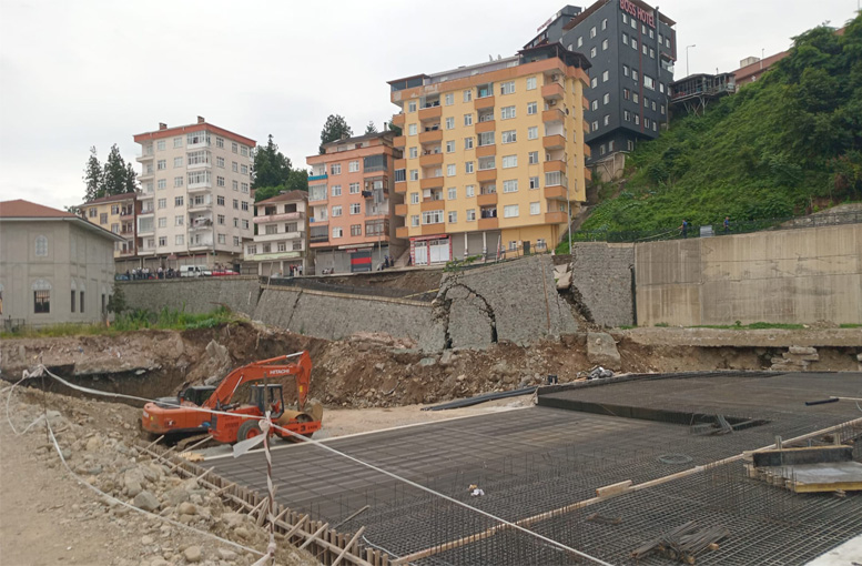 Rize'de Yurt İnşaatında İstinat Duvarı Çöktü: 3 Bina Tahliye Edildi